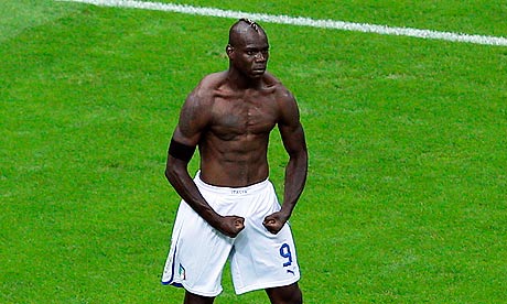 Is Mario Balotelli paying for a statue of himself to be made?